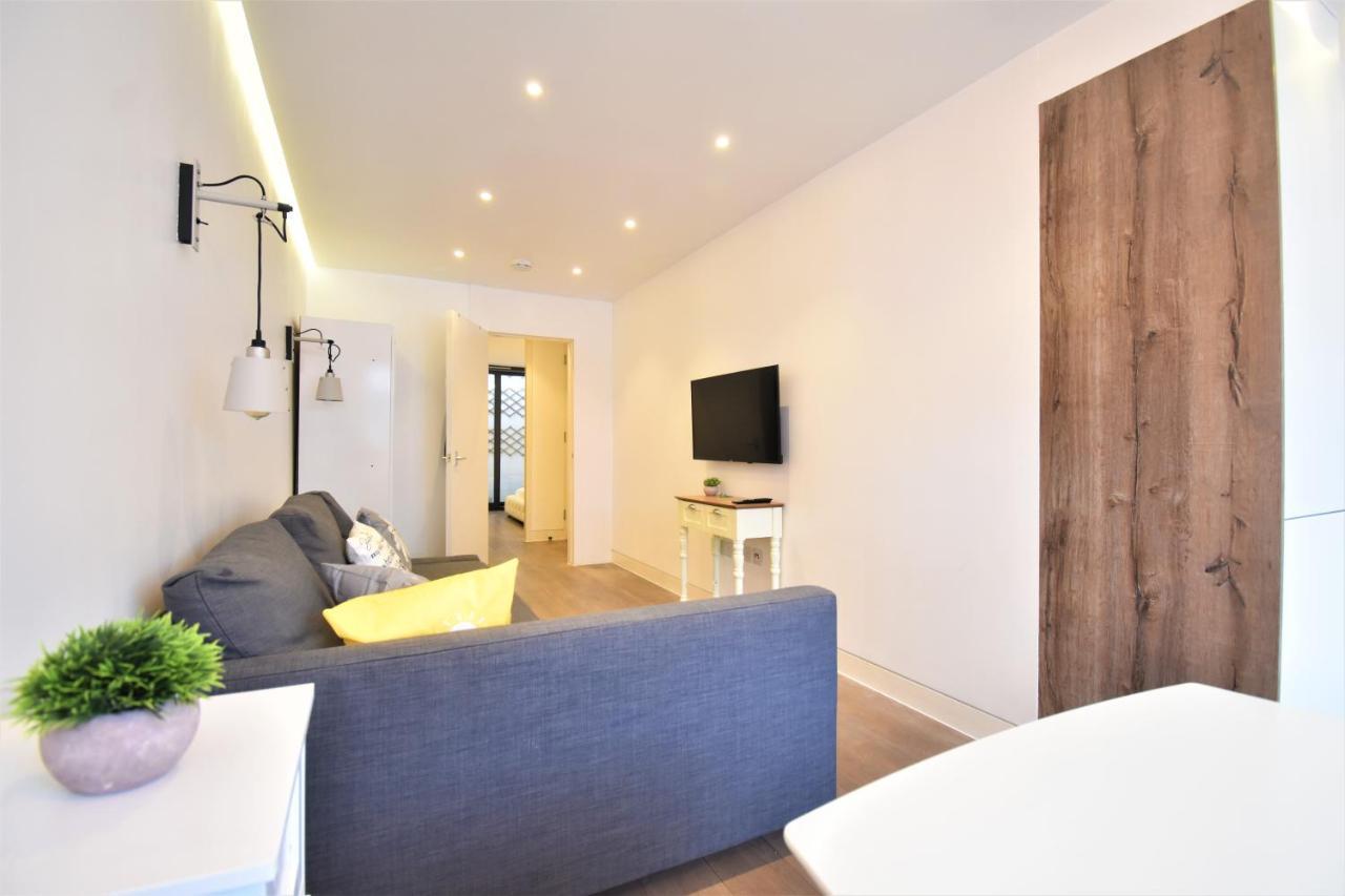 Stunning Apartment, Shirland Mews Londra